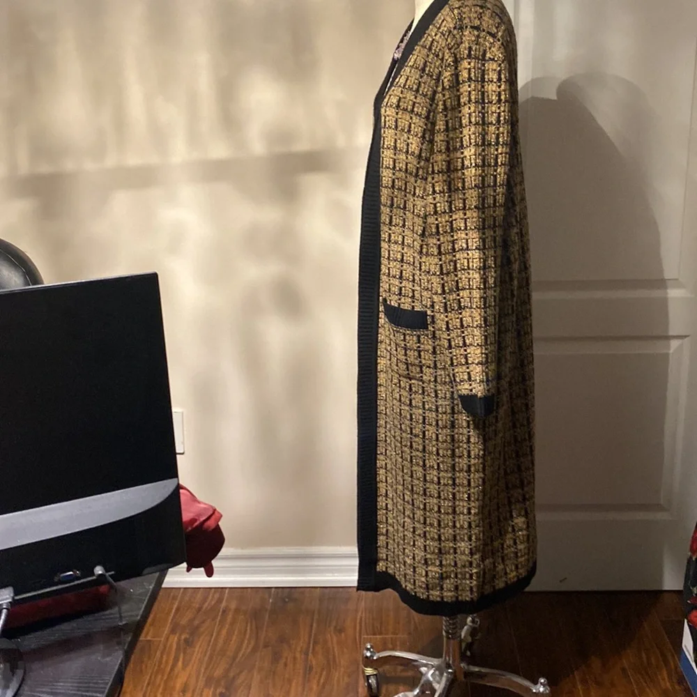 Karl Lagerfeld Black and Gold long cardigan with Classic Elegance - Picture 4 of 10